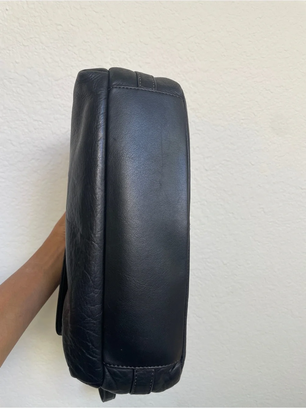 Apostrophe Black Leather Shoulder Bag